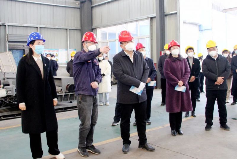 馬村區(qū)委書記師少輝，區(qū)委副書記、區(qū)長王婕等人到演風(fēng)公司進(jìn)行調(diào)研